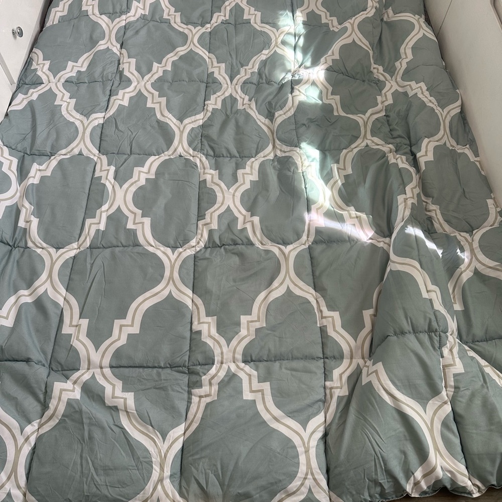 2 Light blue Geometric Comforter - Brand Unspecified - Picture 3 of 8